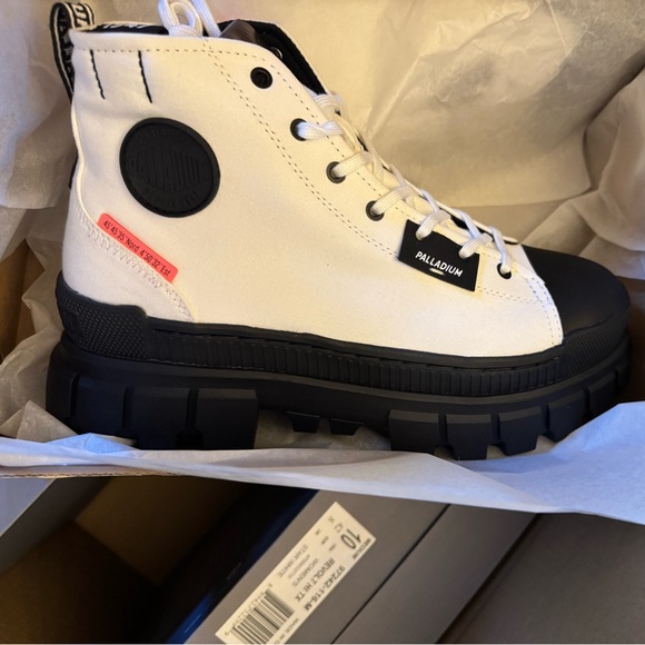 $189 retail Free People Palladium Women's Revolt Hi TX Boots - White and Black - Picture 3 of 3